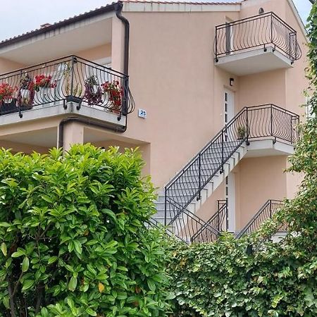 Apartmani Tomislav Krk Town Esterno foto