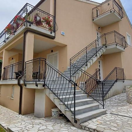 Apartmani Tomislav Krk Town Esterno foto