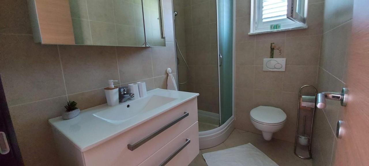 Apartmani Tomislav Krk Town Esterno foto