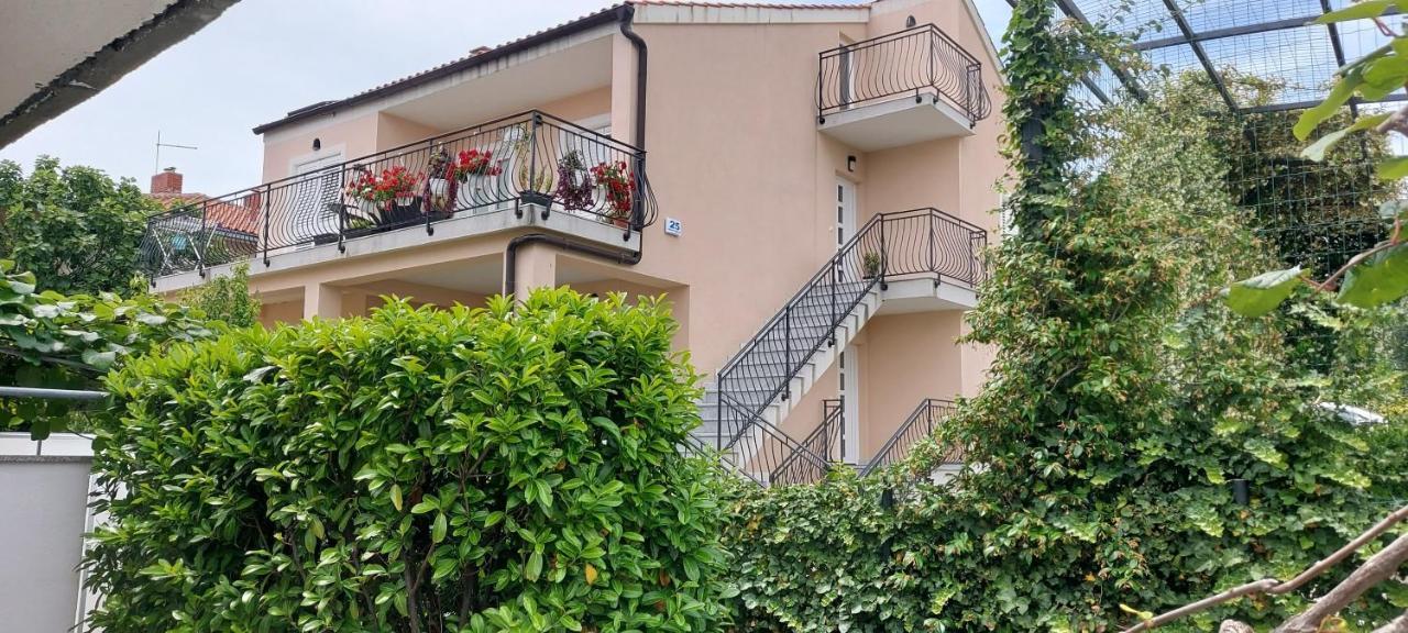 Apartmani Tomislav Krk Town Esterno foto