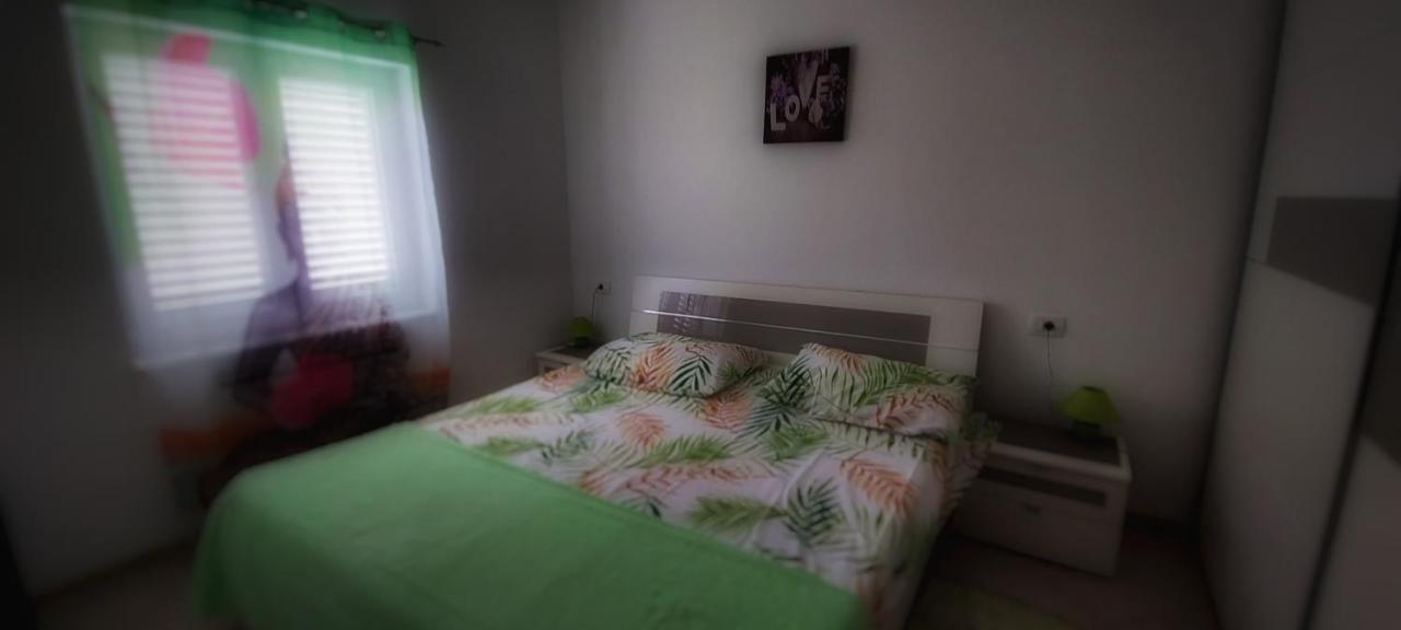 Apartmani Tomislav Krk Town Esterno foto