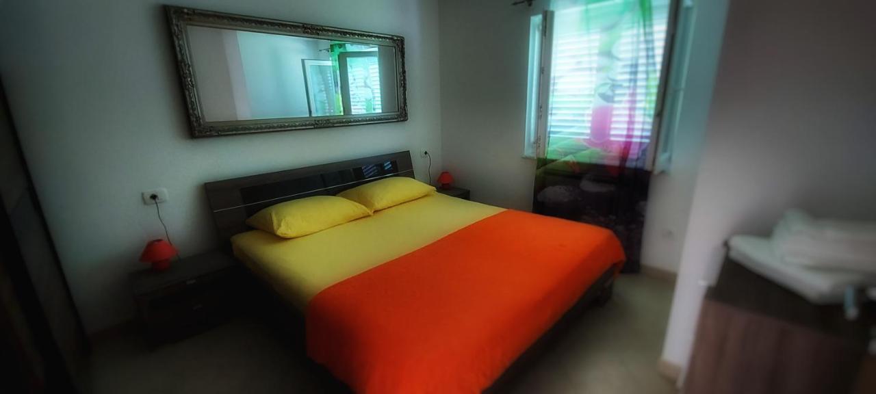 Apartmani Tomislav Krk Town Esterno foto
