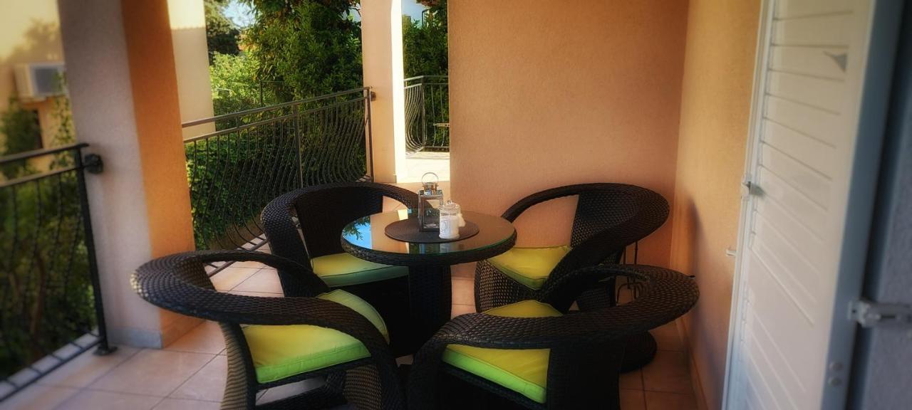 Apartmani Tomislav Krk Town Esterno foto