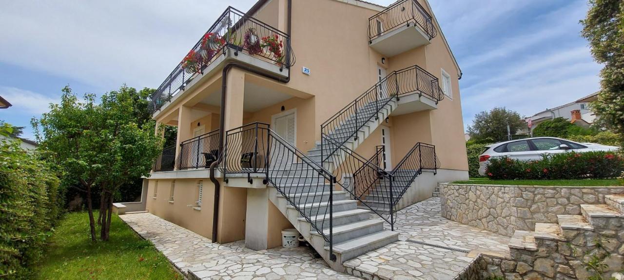 Apartmani Tomislav Krk Town Esterno foto