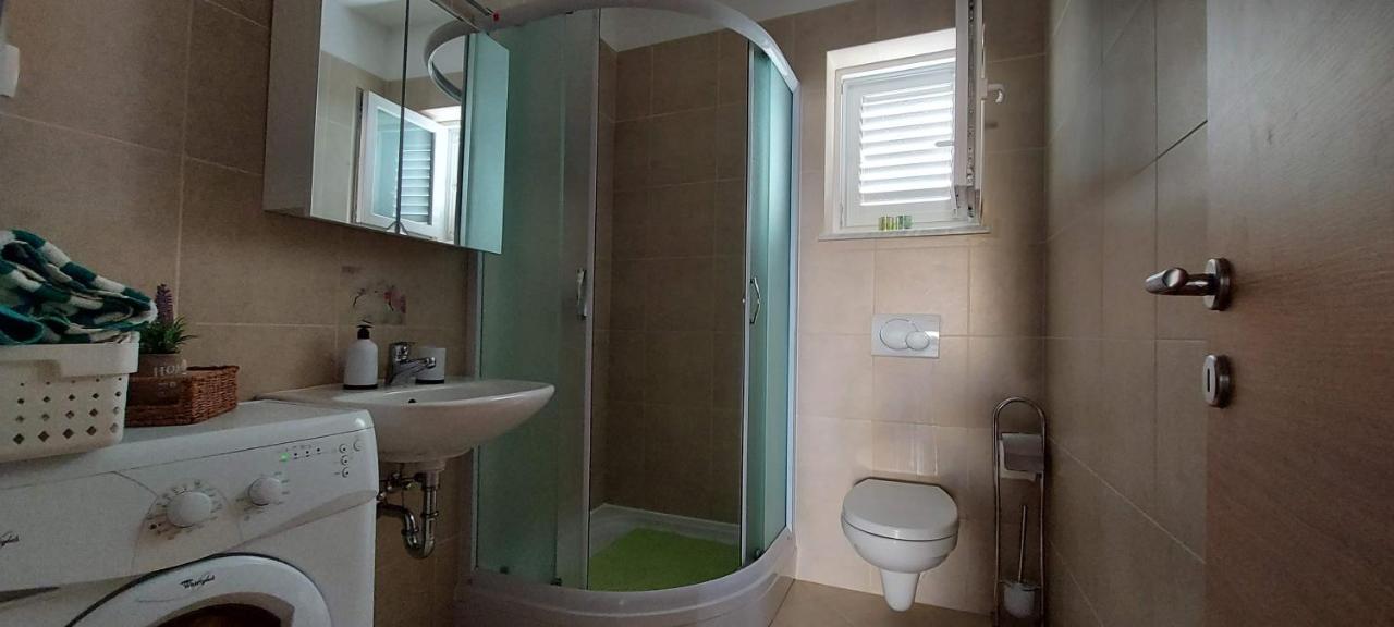 Apartmani Tomislav Krk Town Esterno foto