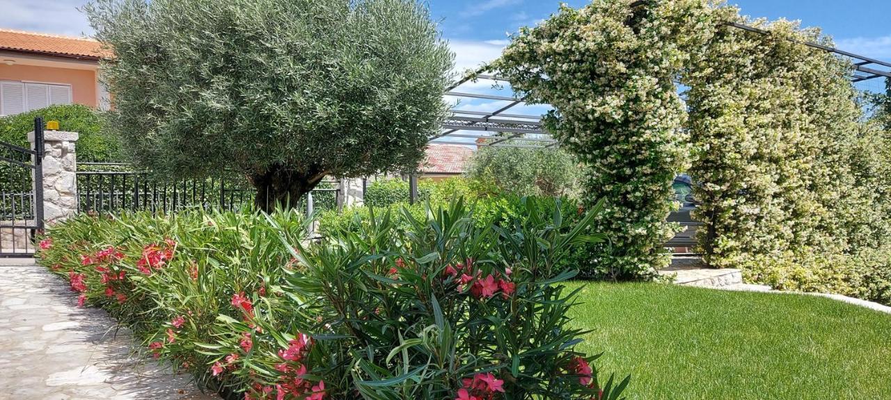 Apartmani Tomislav Krk Town Esterno foto